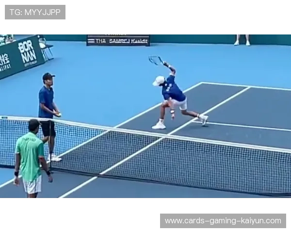 网球天后怒摔球拍被罚款